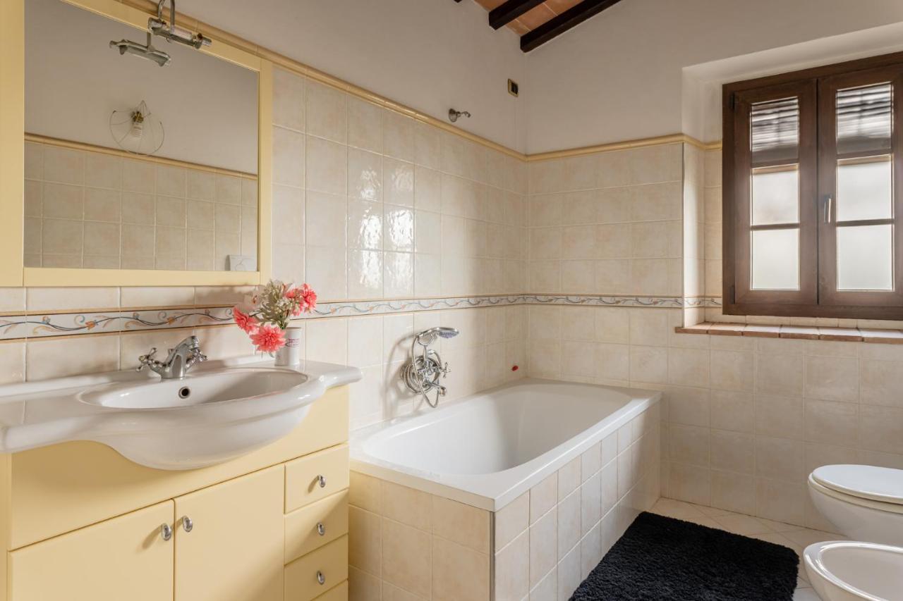 Casa Vecchia Rooms And Parking กัมบาสซี แตร์เม ภายนอก รูปภาพ